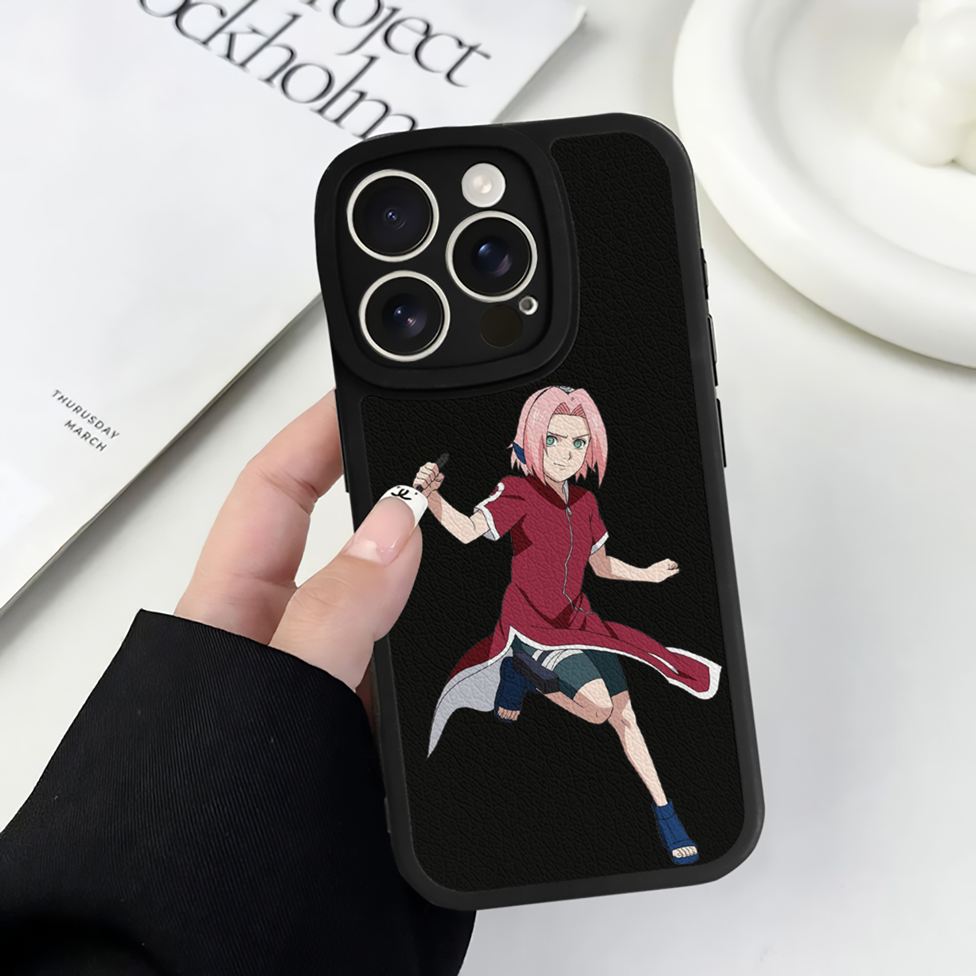（画像用） NARUTO -ナルト- 春野サクラ Haruno Sakura 【iPhone 16シリーズ対応】シリコンスマホケース（レザー調） 材質：シリコン